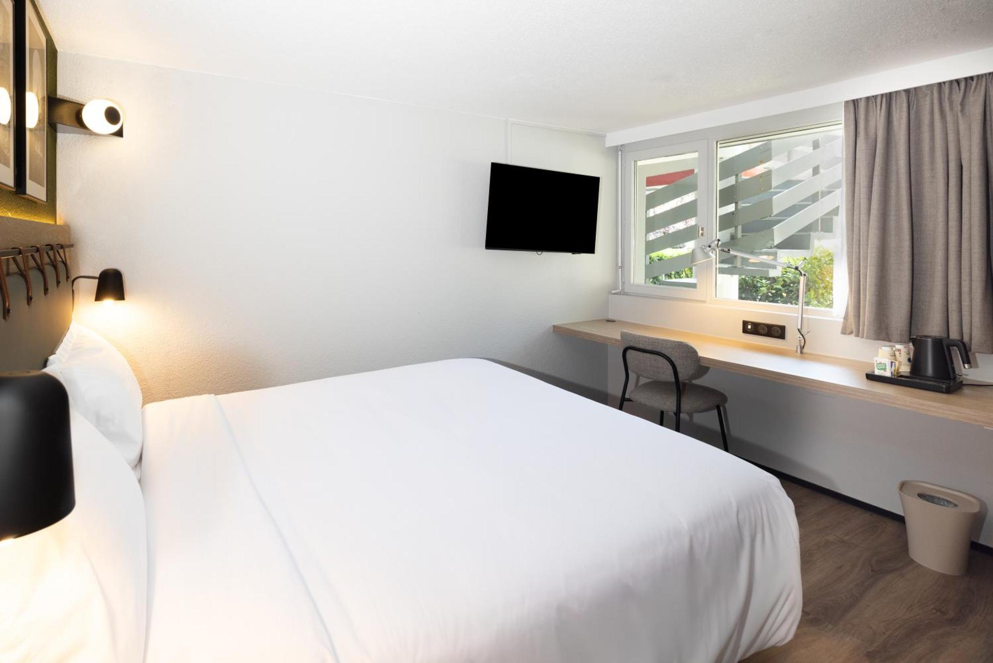Campanile Alencon Hotel Exterior photo